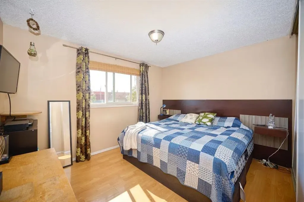 24 Hunters Gate