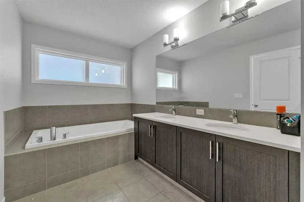 130 Red Sky Crescent NE