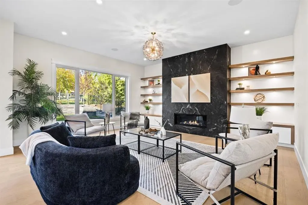 620 Varsity Estates Crescent NW