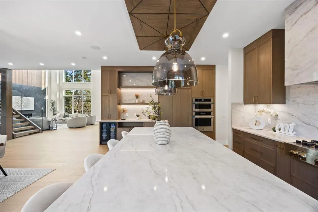 620 Varsity Estates Crescent NW