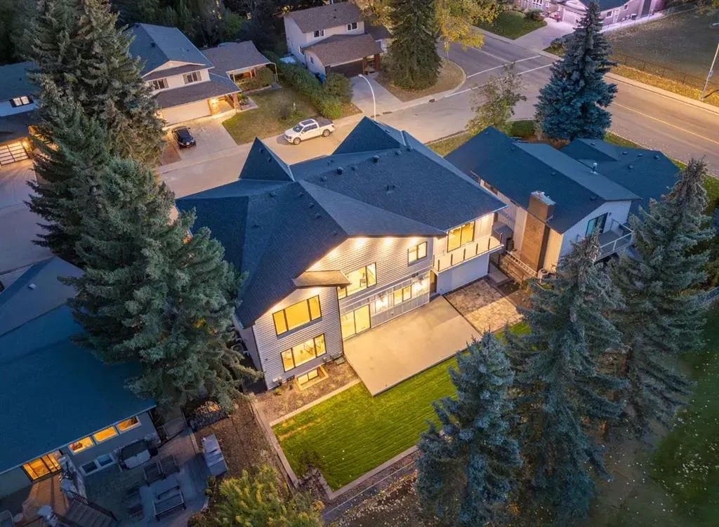 620 Varsity Estates Crescent NW