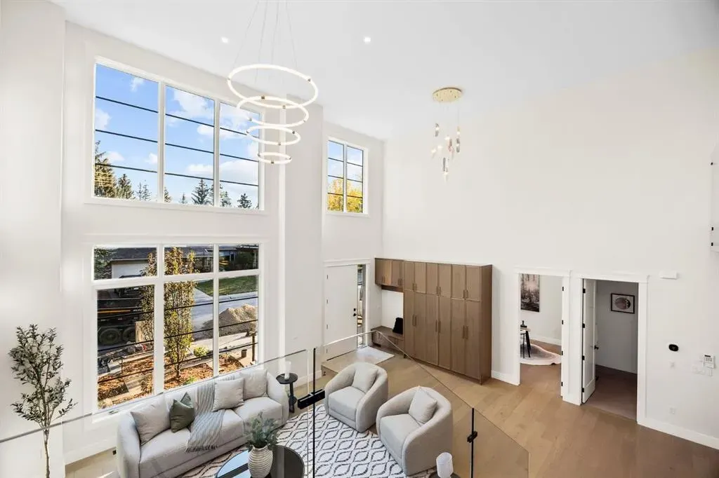 620 Varsity Estates Crescent NW