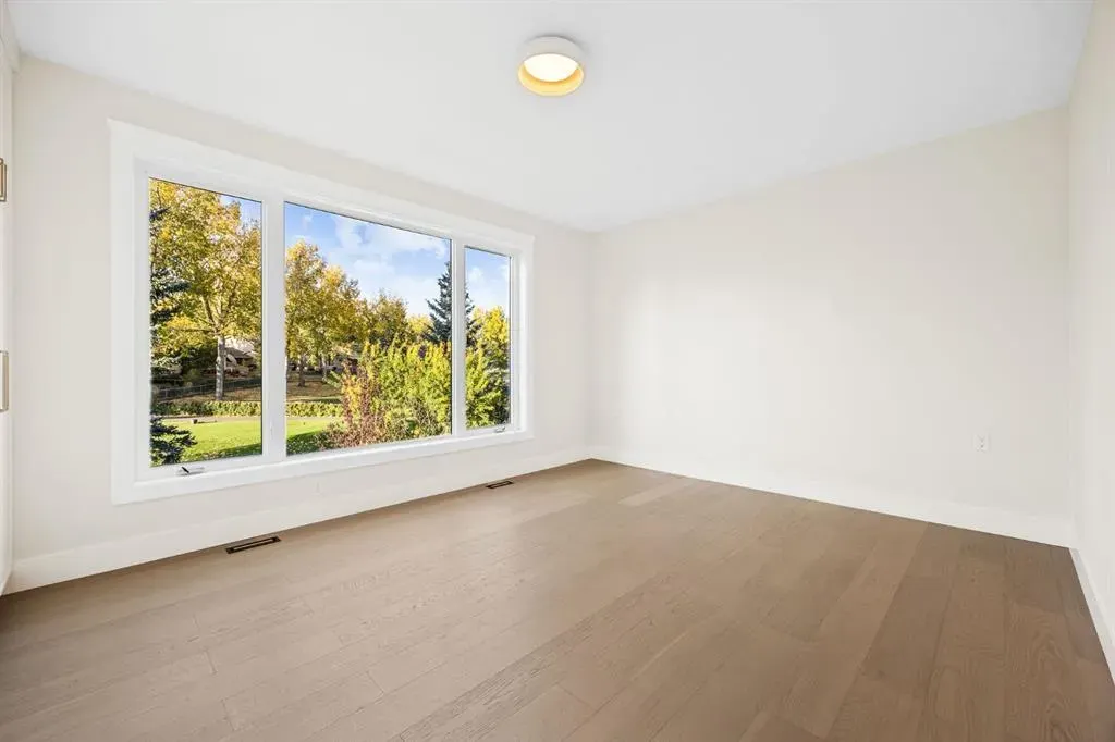 620 Varsity Estates Crescent NW