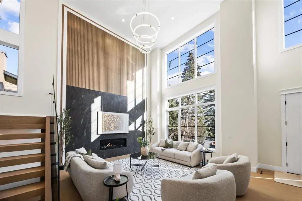 620 Varsity Estates Crescent NW