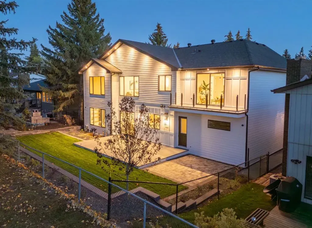 620 Varsity Estates Crescent NW