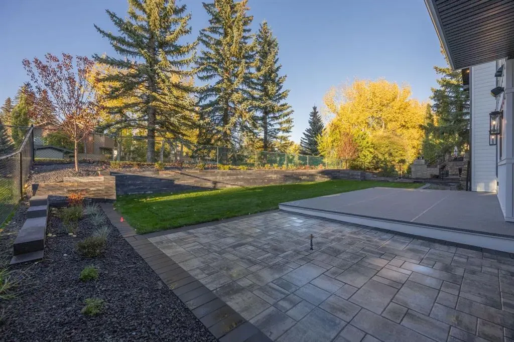 620 Varsity Estates Crescent NW