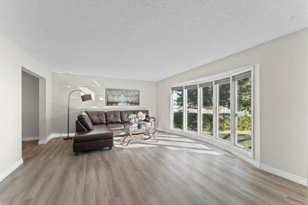 47 Woodmont Way SW