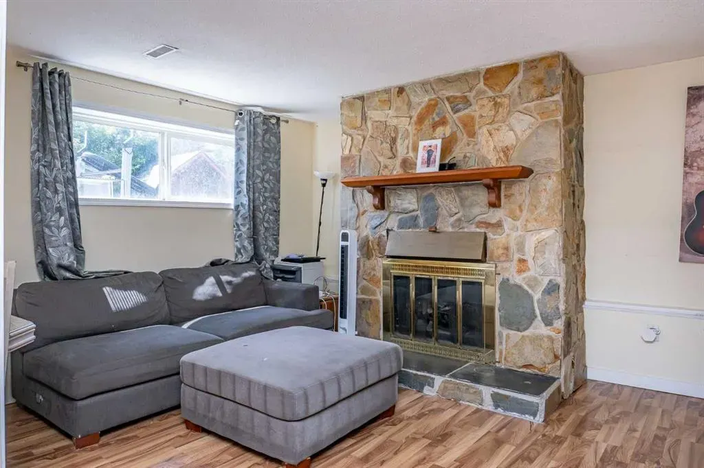 123 Castleglen Road NE