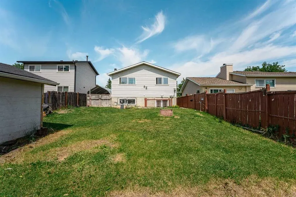 123 Castleglen Road NE