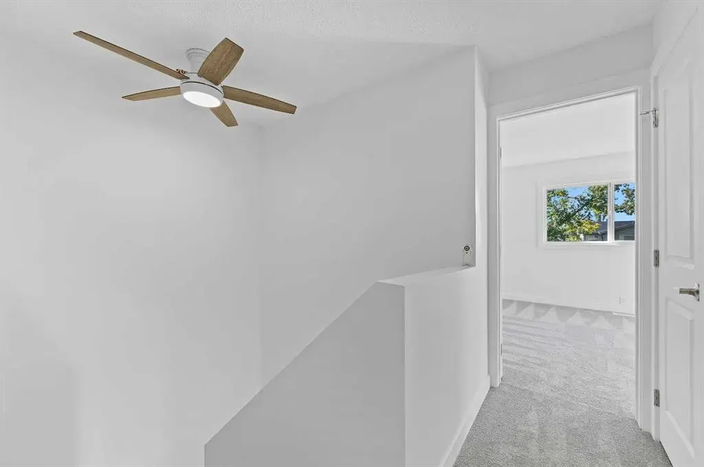 220 Erin Mount Crescent SE, #4