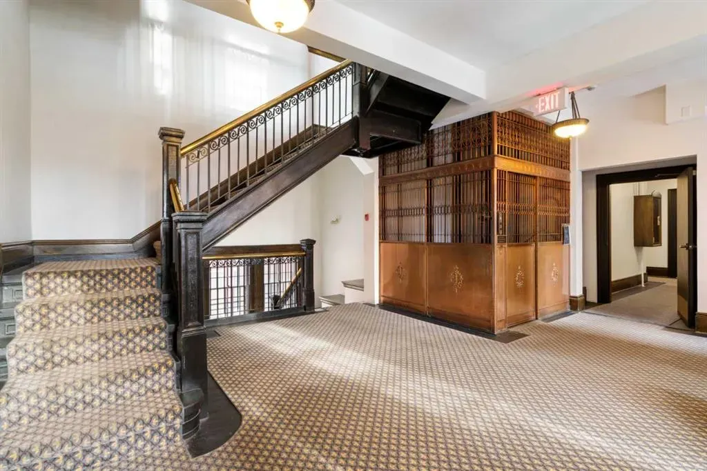 804 18 Avenue SW, #201