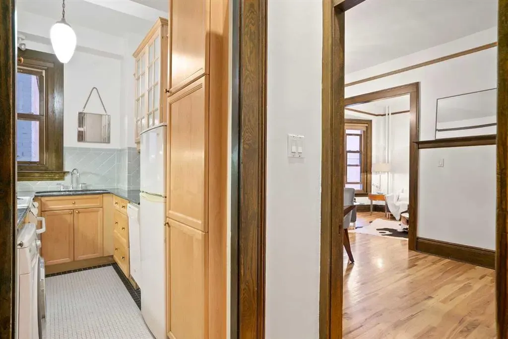 804 18 Avenue SW, #201
