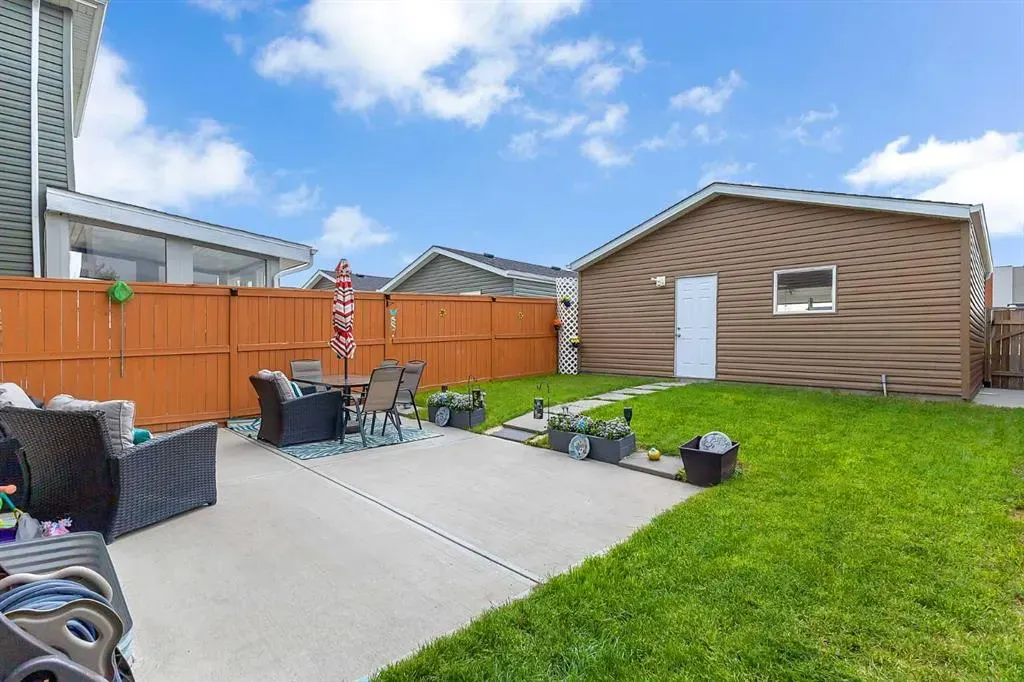 124 Red Embers Crescent NE