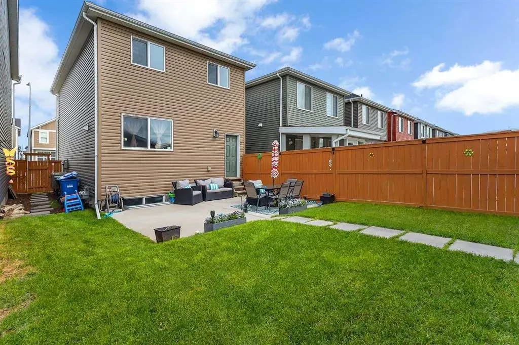 124 Red Embers Crescent NE