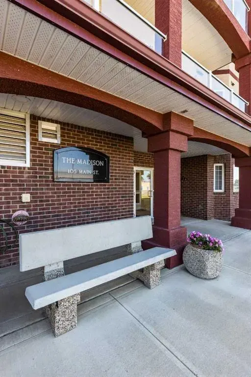 105 Main Street S, #209