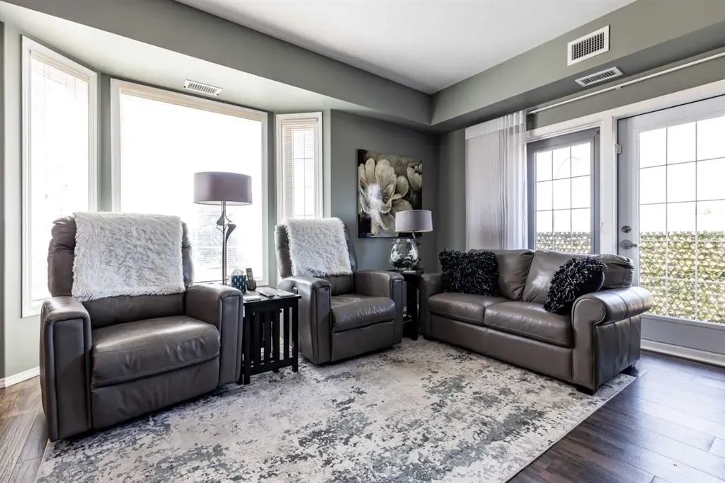 105 Main Street S, #209