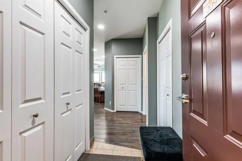 105 Main Street S, #209
