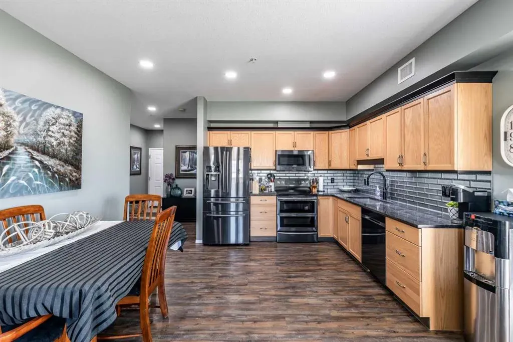 105 Main Street S, #209