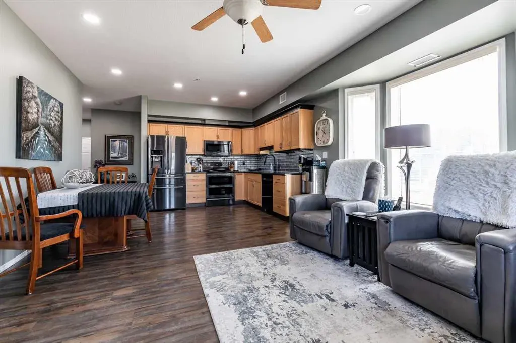 105 Main Street S, #209