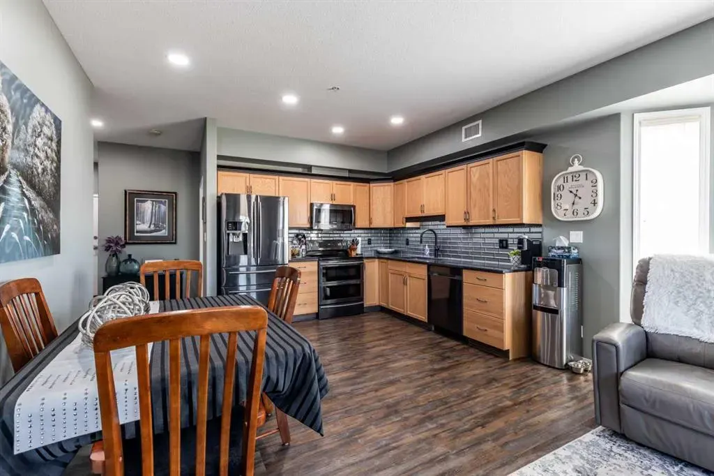 105 Main Street S, #209