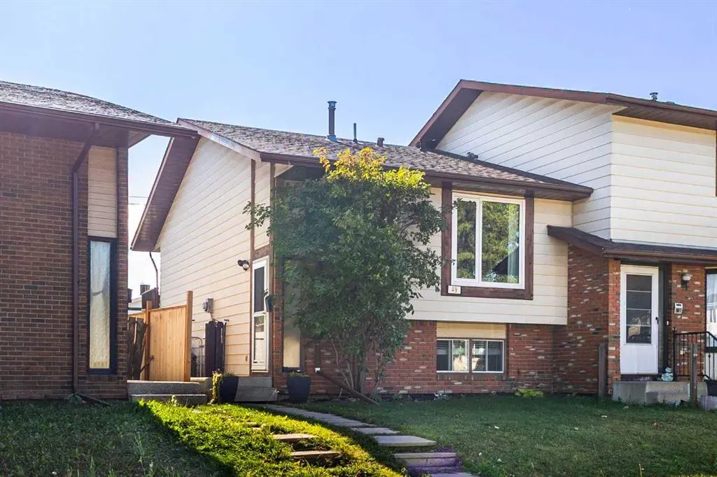 49 Castlebrook Way NE