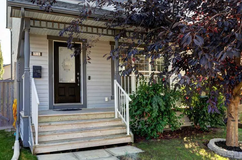 71 Autumn View SE