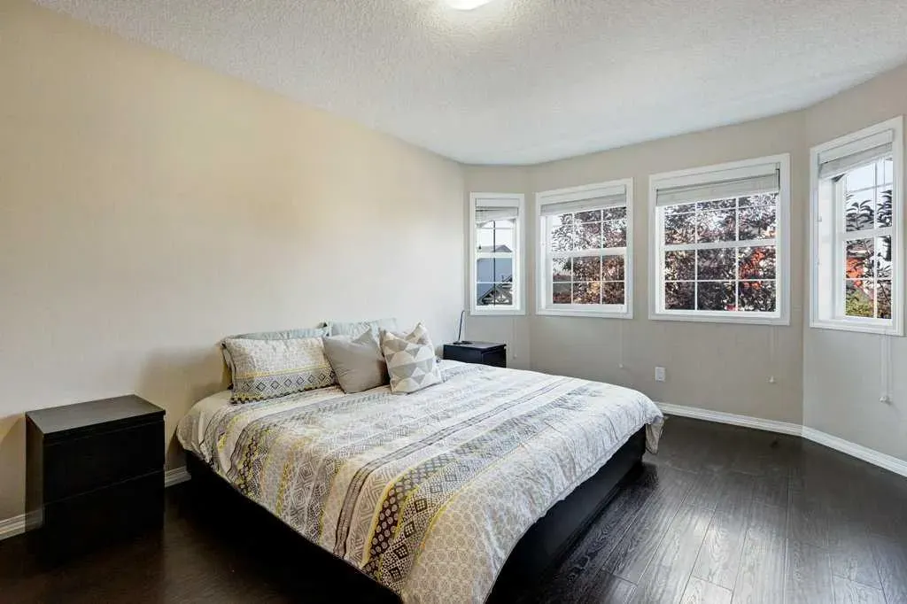 71 Autumn View SE