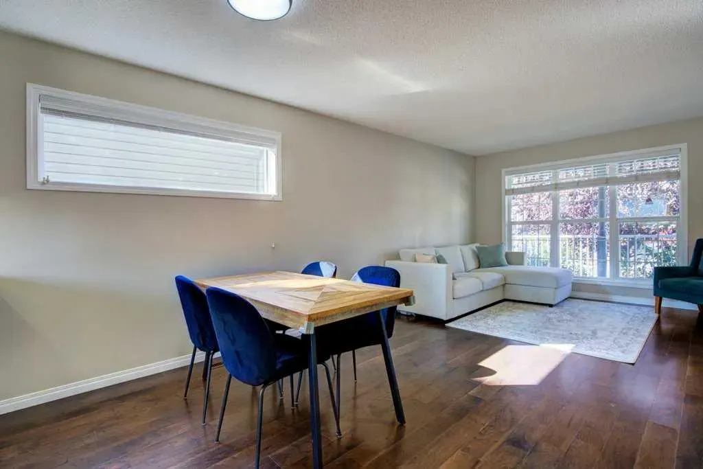 71 Autumn View SE