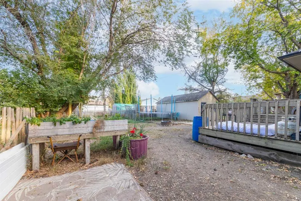 117 2 Street W
