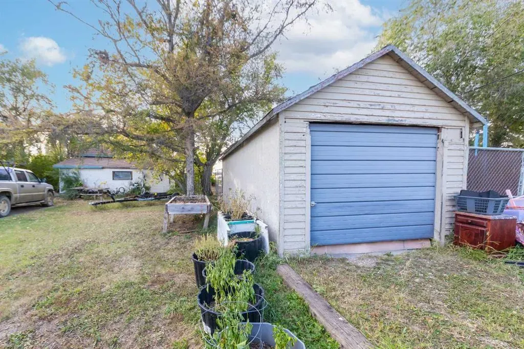 117 2 Street W