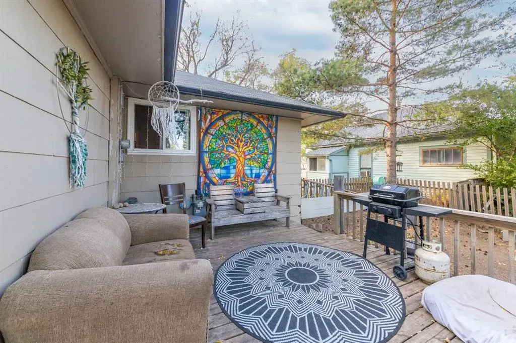 117 2 Street W