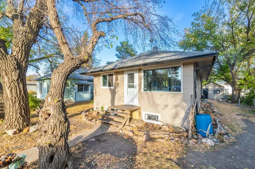 117 2 Street W