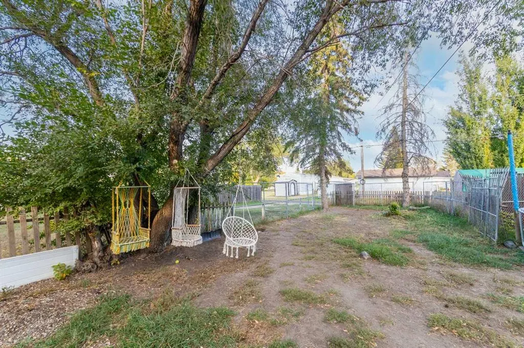 117 2 Street W
