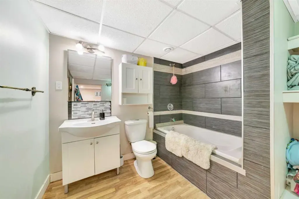 117 2 Street W