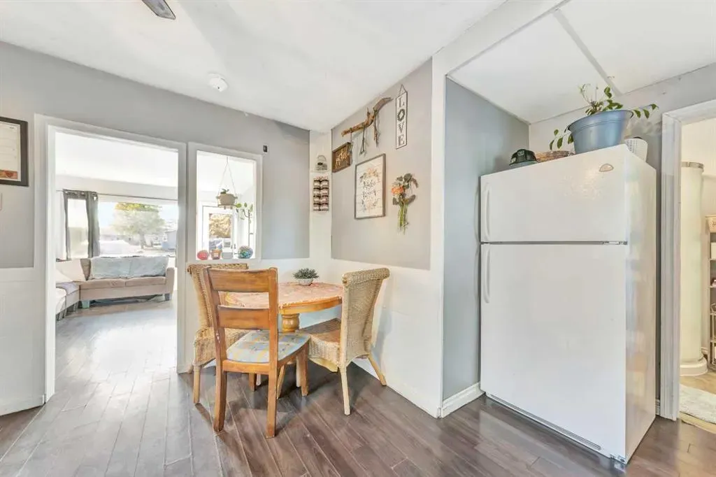 117 2 Street W