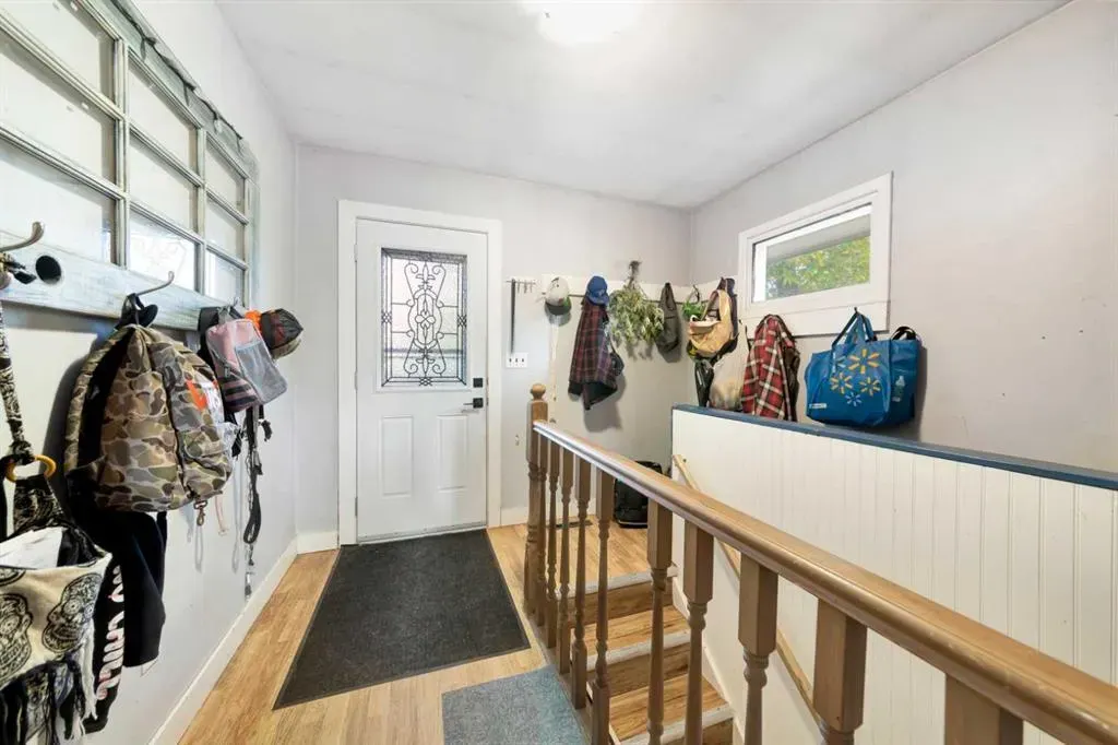 117 2 Street W