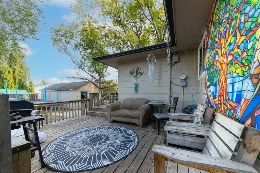 117 2 Street W