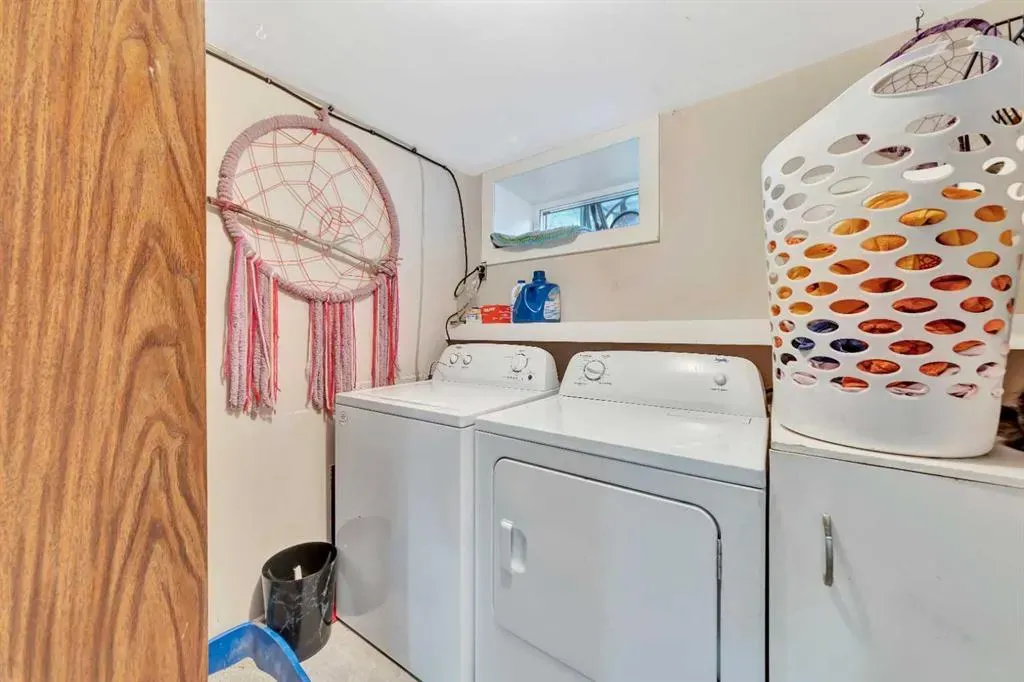 117 2 Street W