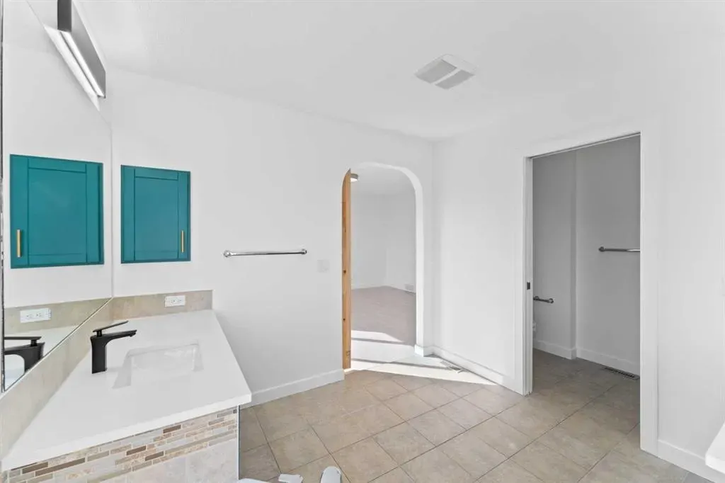 363 Evanspark Gardens NW