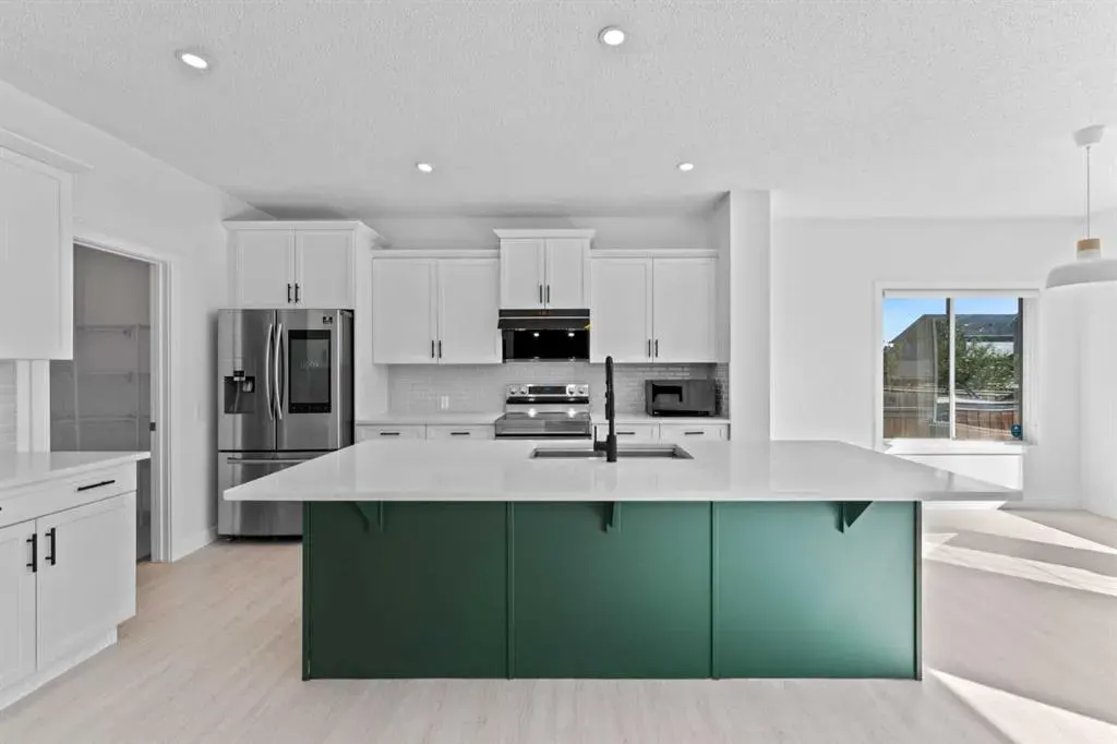 363 Evanspark Gardens NW