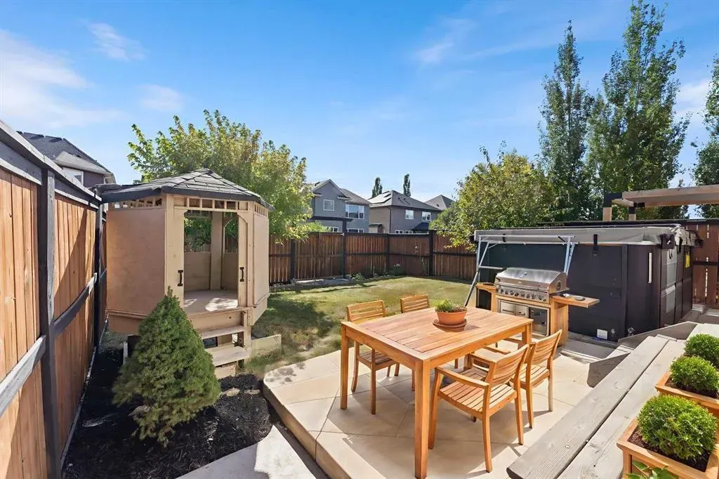 363 Evanspark Gardens NW