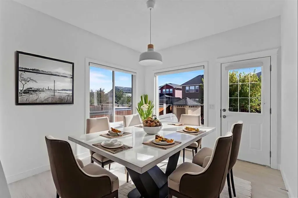 363 Evanspark Gardens NW