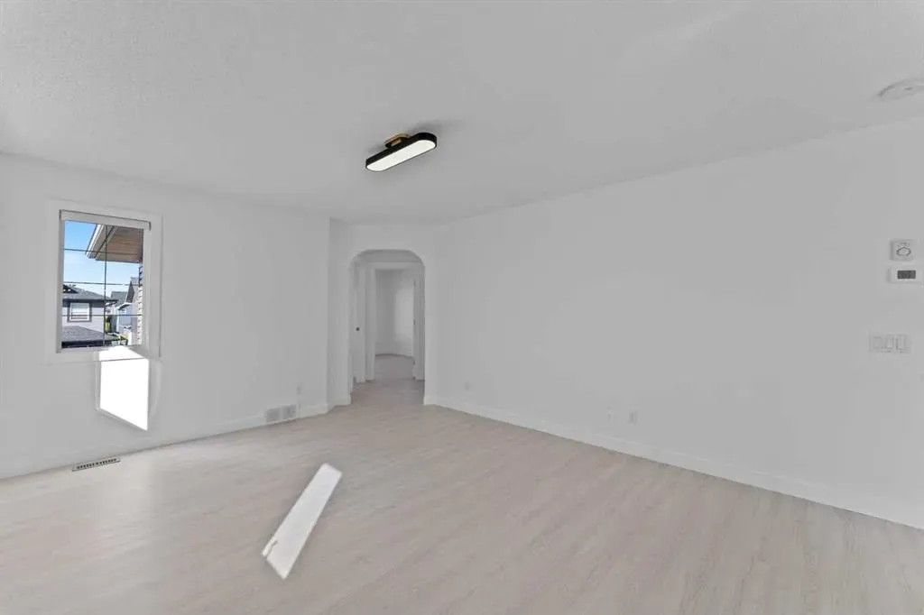 363 Evanspark Gardens NW
