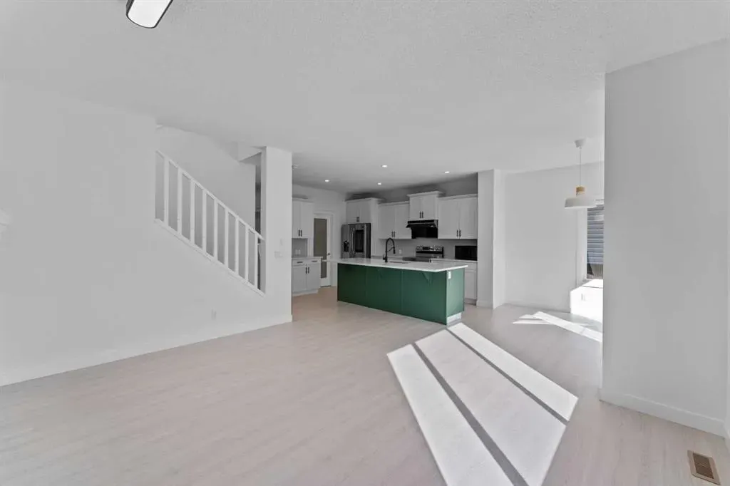 363 Evanspark Gardens NW