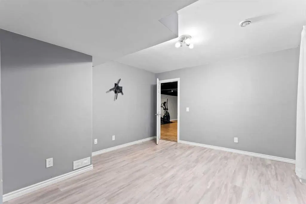 363 Evanspark Gardens NW