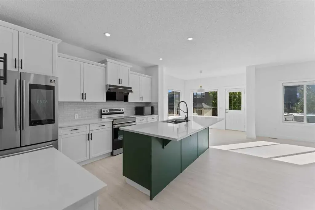 363 Evanspark Gardens NW