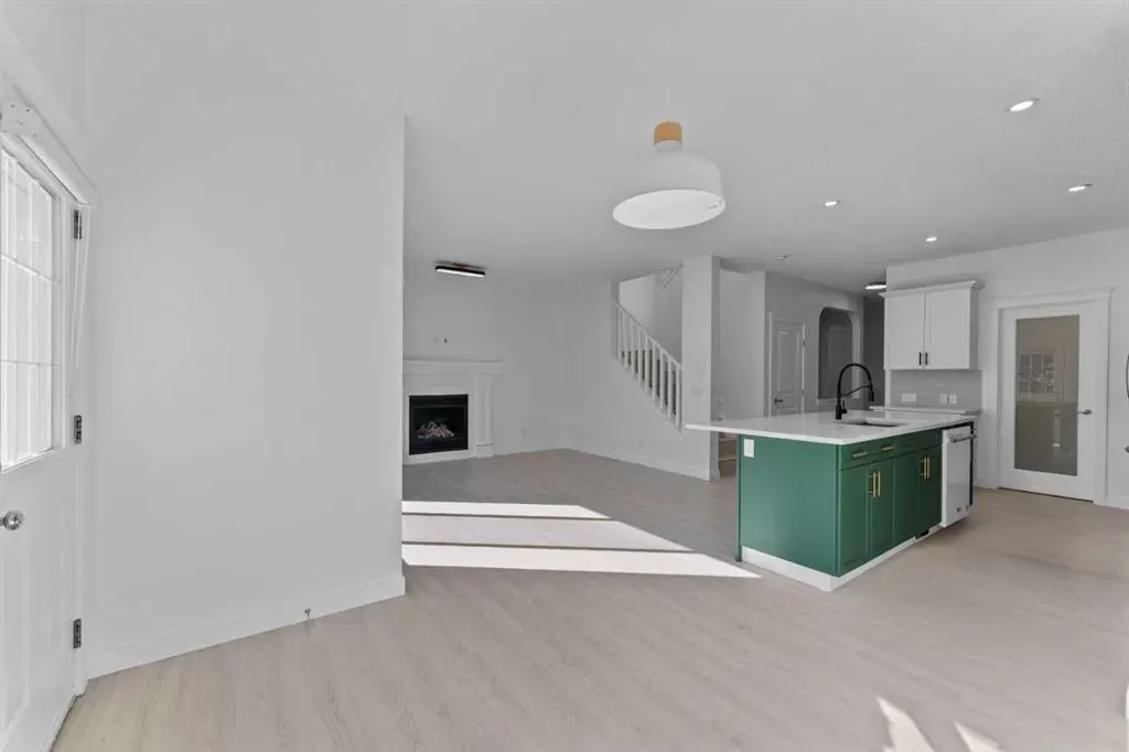 363 Evanspark Gardens NW