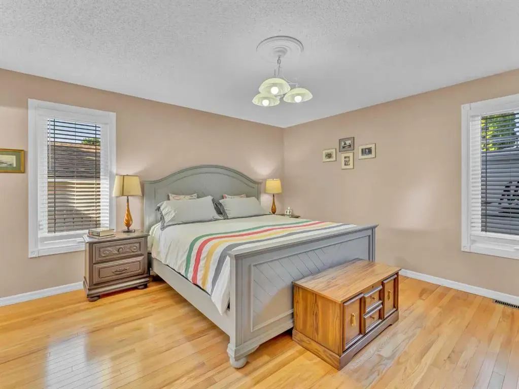 25 East Glen Crescent SE