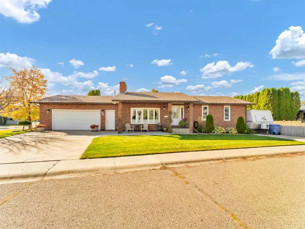 25 East Glen Crescent SE