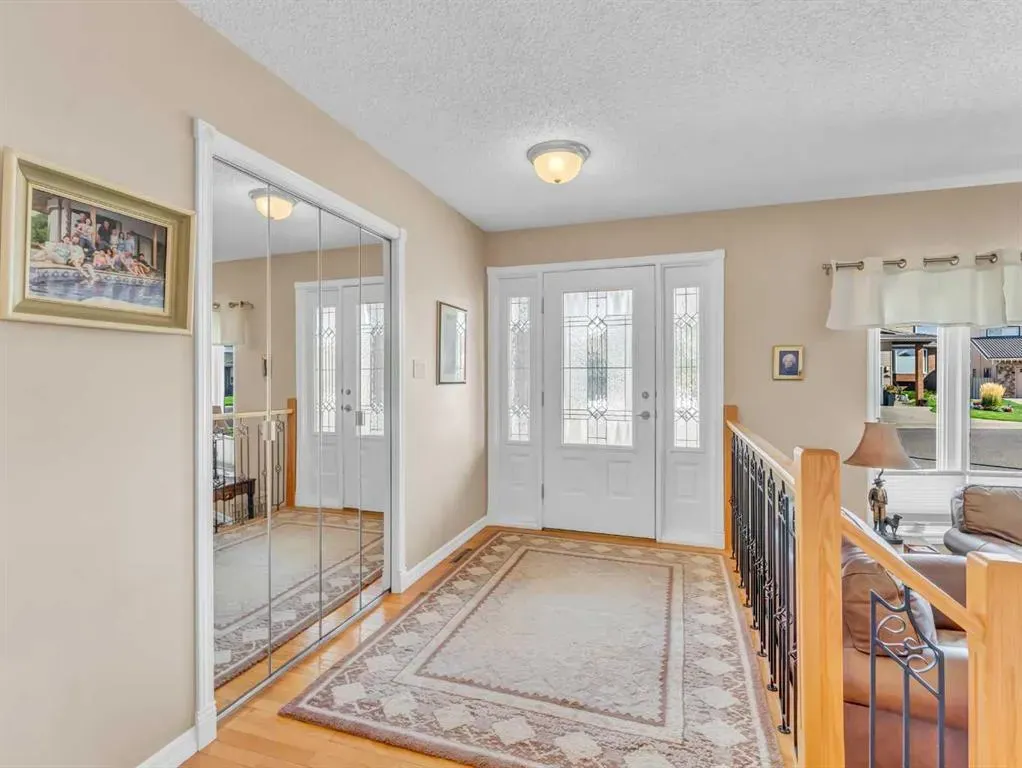 25 East Glen Crescent SE